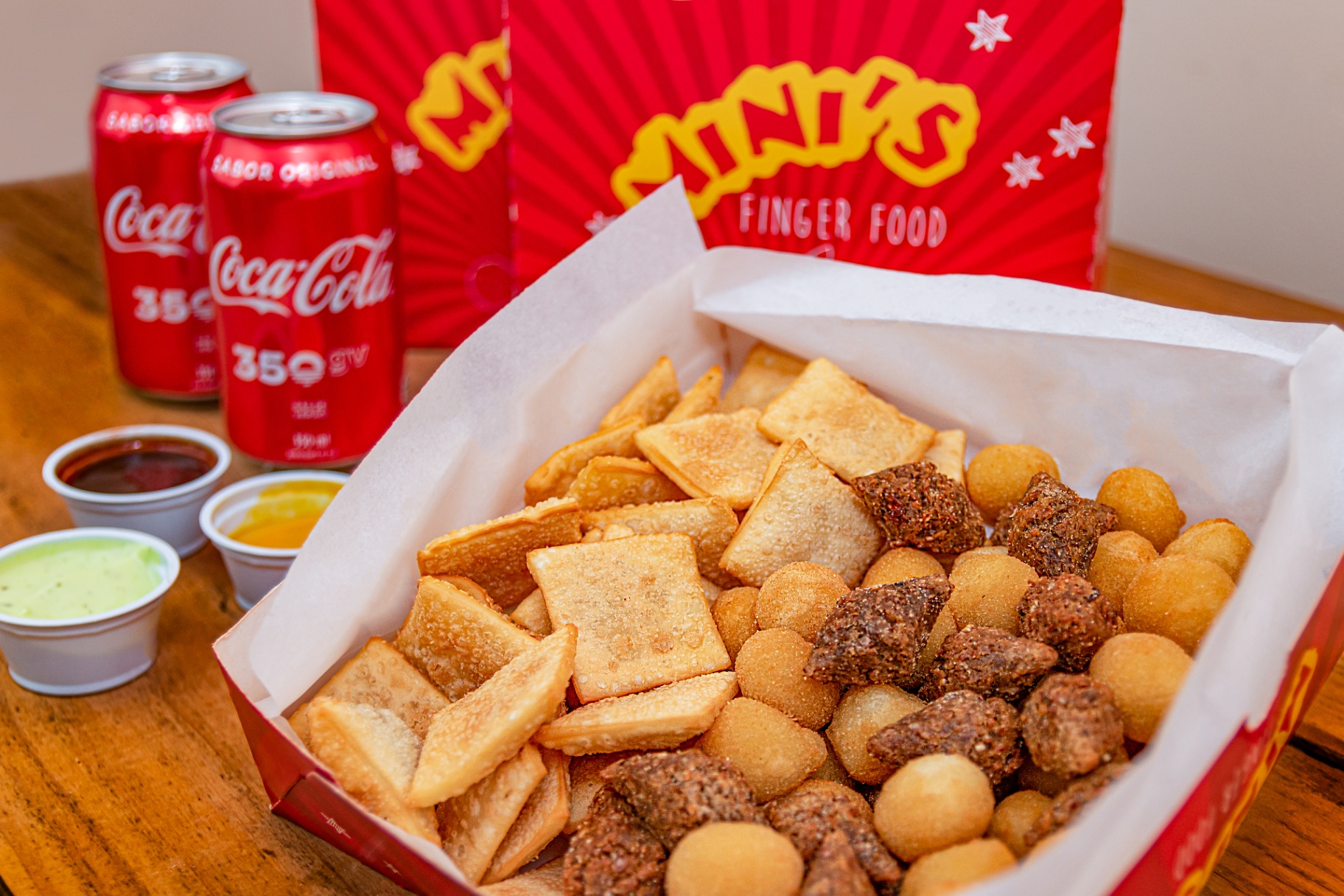 Combo Mini's Finger Food com refrigerantes